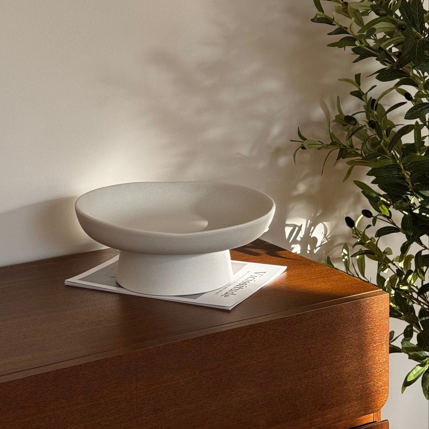 White Ceramic stand